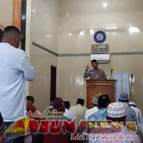 Polisi Jadi Khatib Shalat Jumat di Masjid Mujahidin Asembagus