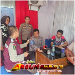 Pelayanan Kesehatan Mobiling di Pos Operasi Lilin Semeru 2024 Polres Situbondo