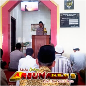Gelar Jumat Curhat, Satbinmas Polres Situbondo Ajak Masyarakat Ciptakan Kamtibmas Aman Pasca Pilkada dan Saat Nataru