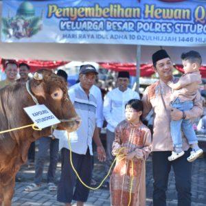 Polres Situbondo Kurban 4 Sapi dan 15 Kambing, Dagingnya Dibagikan kepada Masyarakat
