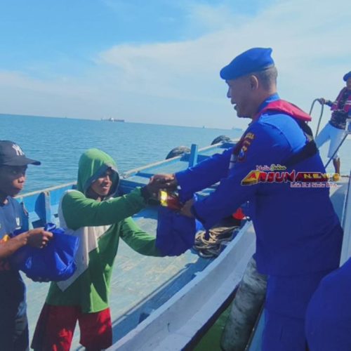 Satpolairud Polres SitubondoGelar Bansos Ditengah Laut jelang HUT Bhayangkara ke 79
