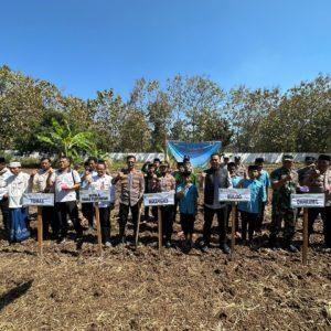 Dukung Ketahanan Pangan, Polres Situbondo Ajak Ponpes Takhsinul Akhlaq untuk Memanfaatkan Lahan Ditanami Jagung