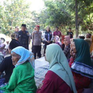 Polri Hadir Bawa Berkah, Satreskrim Polres Situbondo Bagikan Paket Sembako untuk Warga Membutuhkan