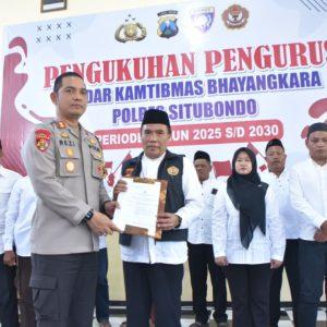 Kukuhkan Pokdar Kamtibmas Bhayangkara, Kapolres Situbondo : Warga adalah Mitra Polri Jaga Keamanan dan Ketertiban